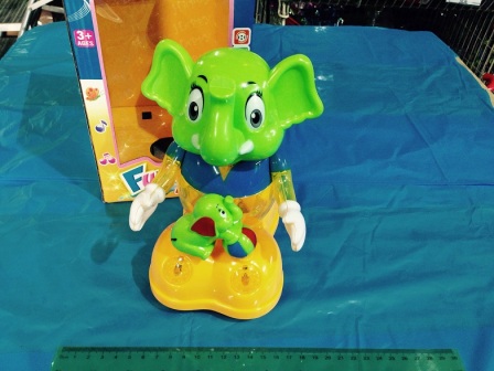 פיל נוסע אורות ומוזיקה