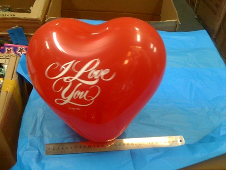 בלון לב אדום