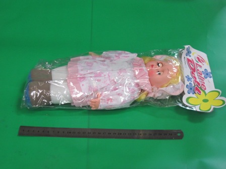 בובת פלסטיק קם